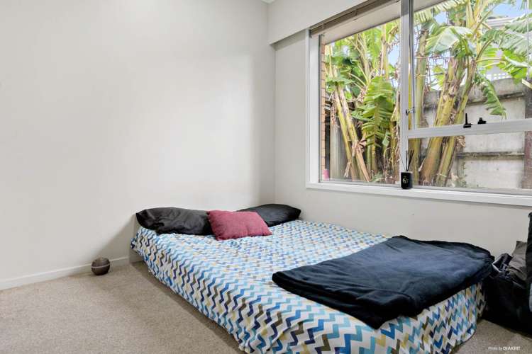 69 Clayburn Road Glen Eden_15