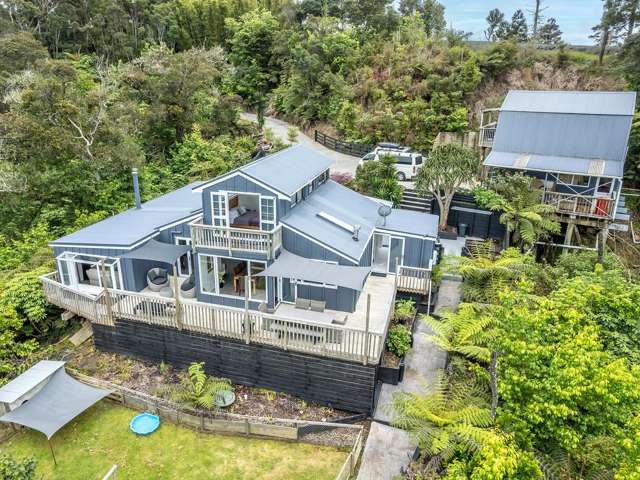 Luxurious Coastal Hideaway – Modern Elegance, Privacy and Sun in Opua