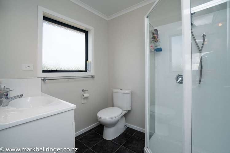 851 East Road Stratford_10