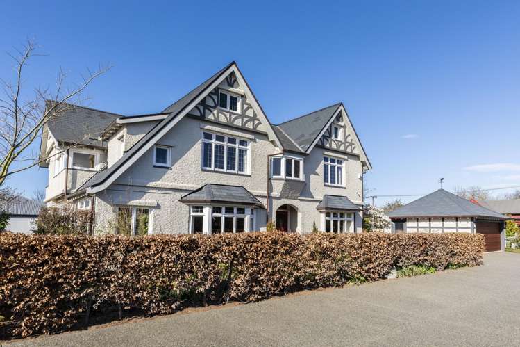 39 Holly Road Merivale_32