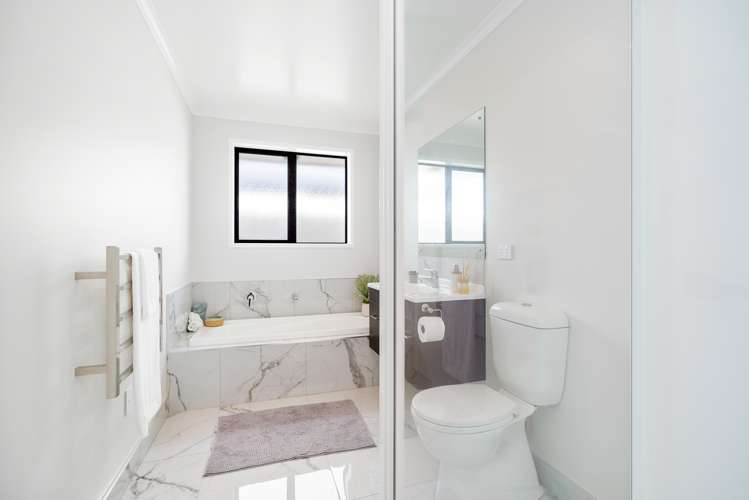 17 Saint Michael Crescent One Tree Point_22