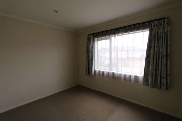 60 Salford Crescent Flat Bush_10