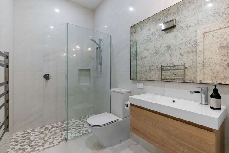 4 Myra Evelyn Grove Dairy Flat_19