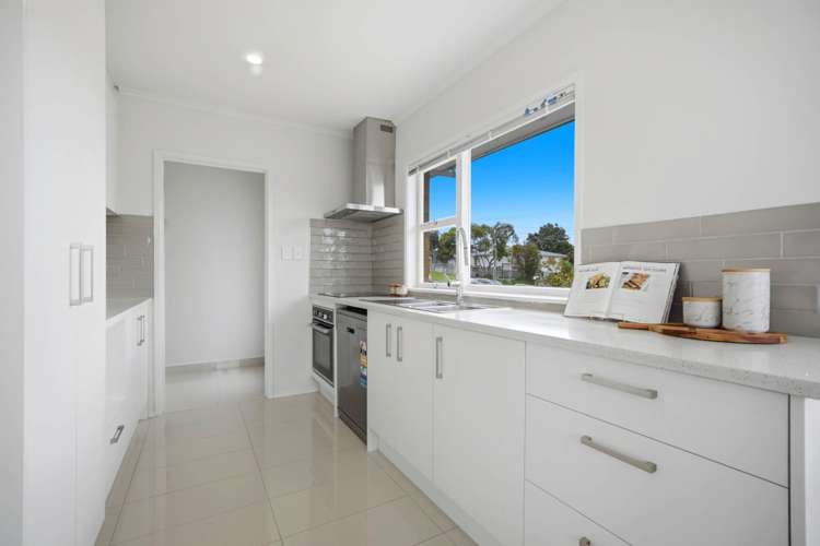 7 Bond Crescent Forrest Hill_4