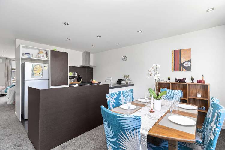 2/120 Rintoul Street Newtown_3