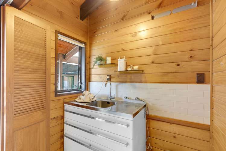 6 Emma Place Pukete_26