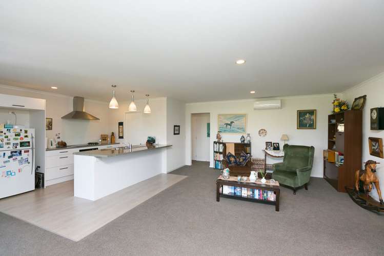 4 Golf Course Lane Waiwhakaiho_5