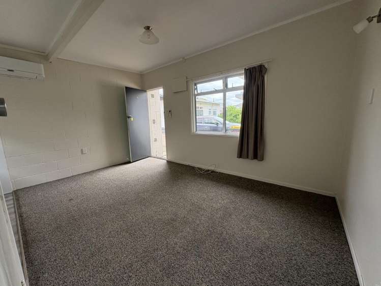 4/13 Eason Street 11068_2