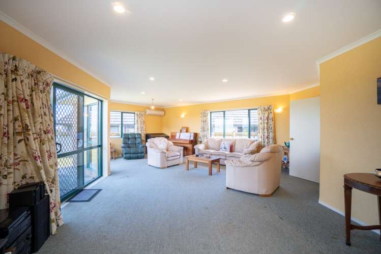 140 Pacific Drive Fitzherbert_10