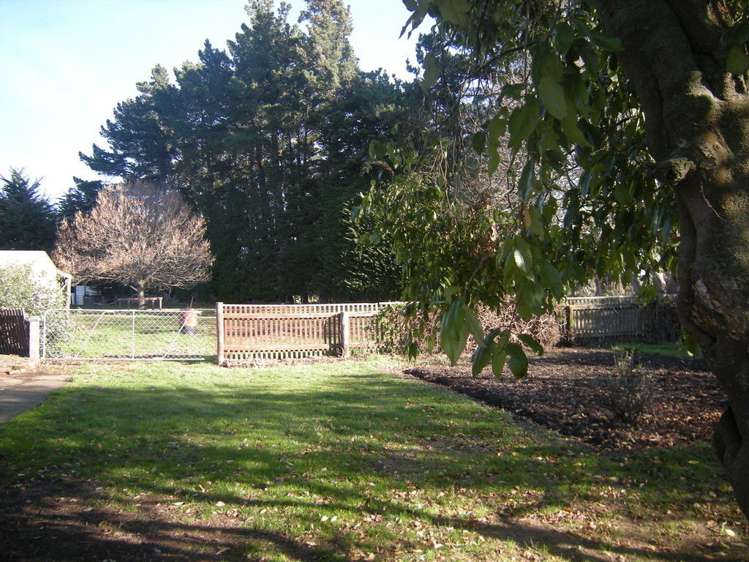 347 Lake Road South Leeston_6