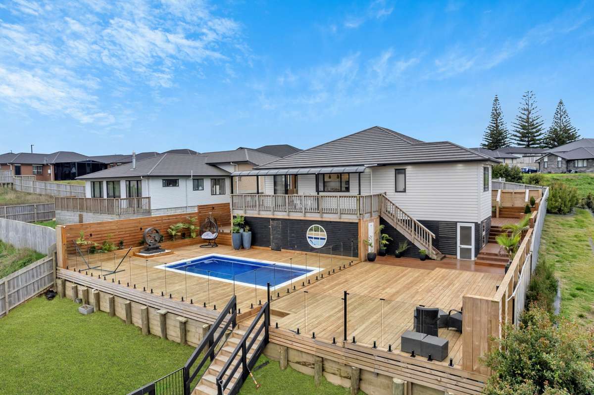 13 PEACOCK PLACE_0