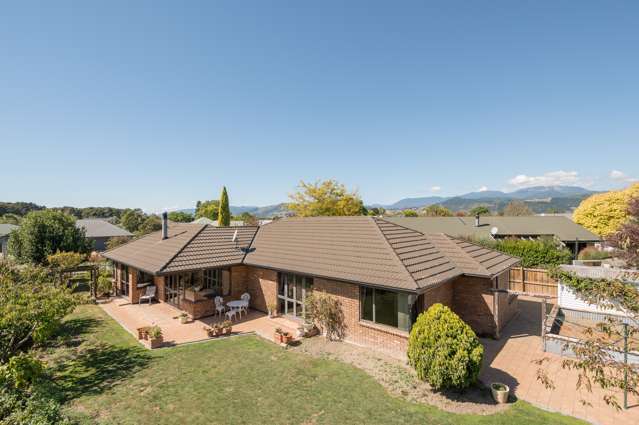 39 Malthouse Crescent Brightwater_1