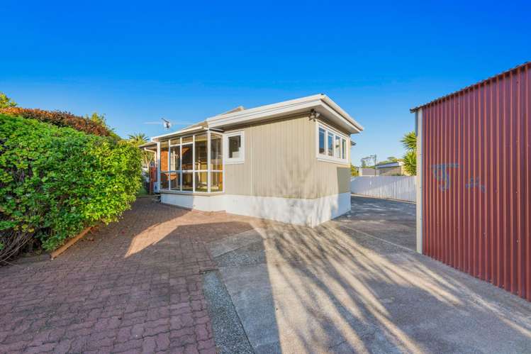 1 Freeland Avenue Mount Roskill_11