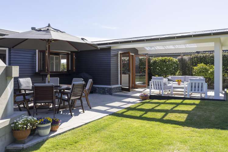 26 Kiwi Street Bird Area_23