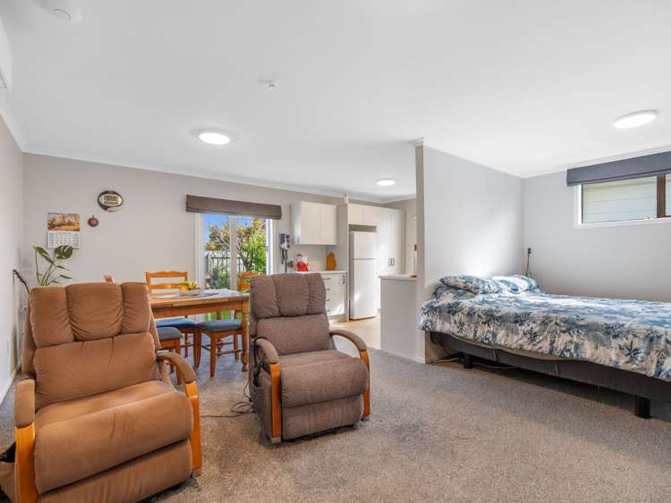 17 Byron Grove Owhata_32