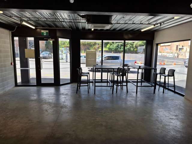 "Simply The Best" - Office/Retail 90sqm