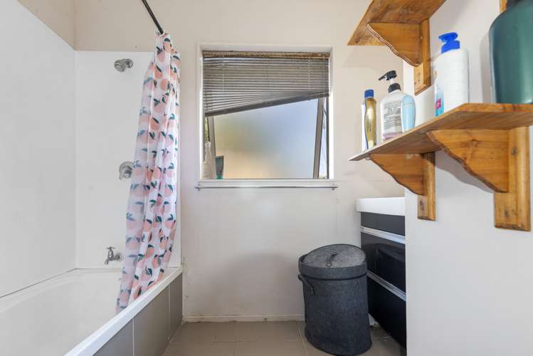 16 Mahanga Road Fairy Springs_9