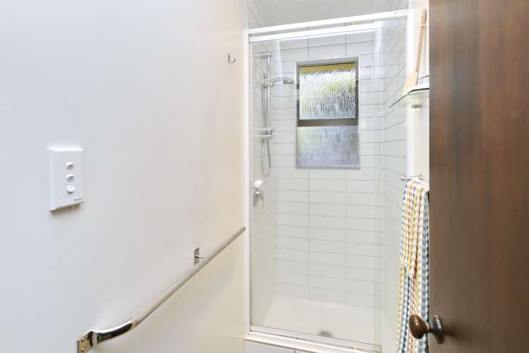 22d Yellowstone Crescent Burwood_23