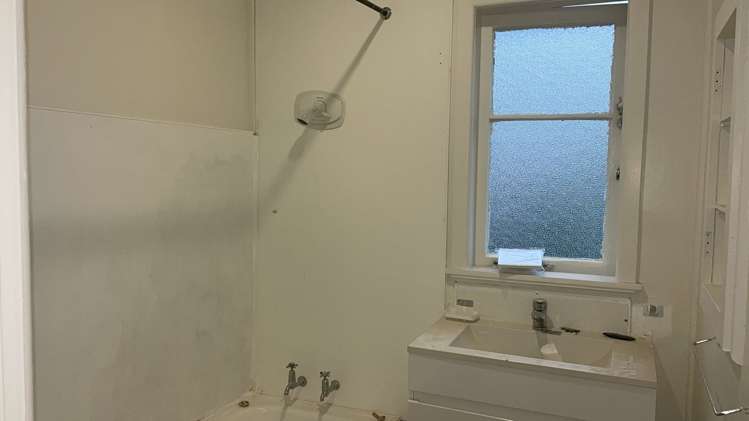 63 Golf Road New Lynn_10