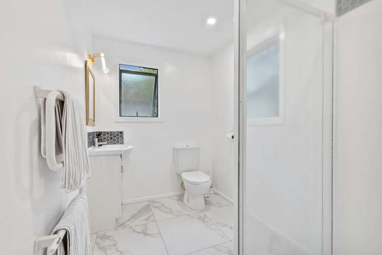 16 Tiri View Place Waiake_3