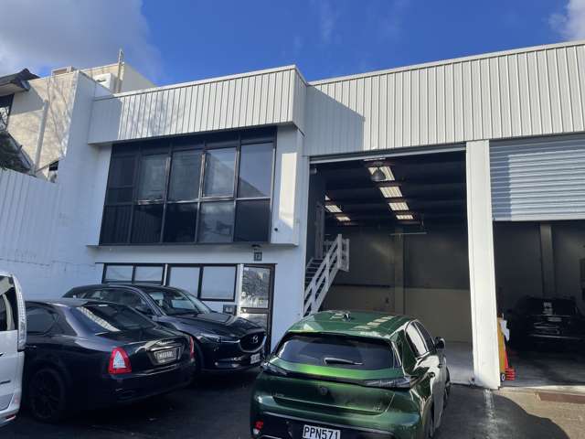 Entry level warehouse in Wiri