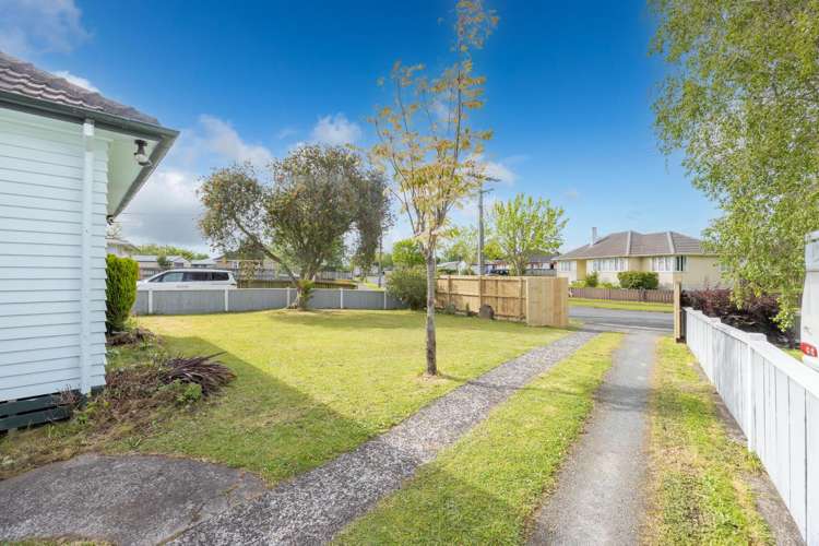 10 Byron Road Enderley_16