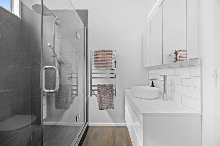 32 Colmar Road Mellons Bay_42