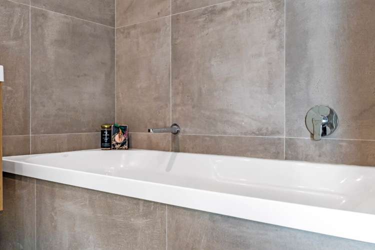 6 Magnetite Lane Flat Bush_25