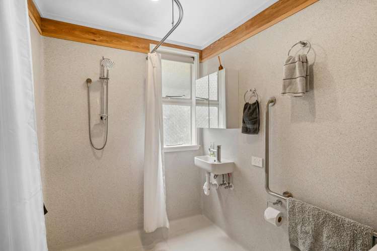 1 Suburb Street Queenstown_14