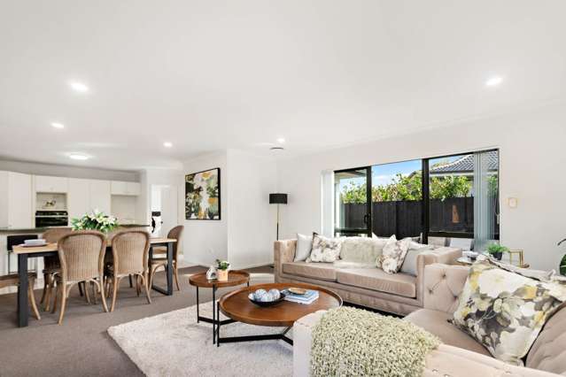 2/47 Carnoustie Drive Wattle Downs_4