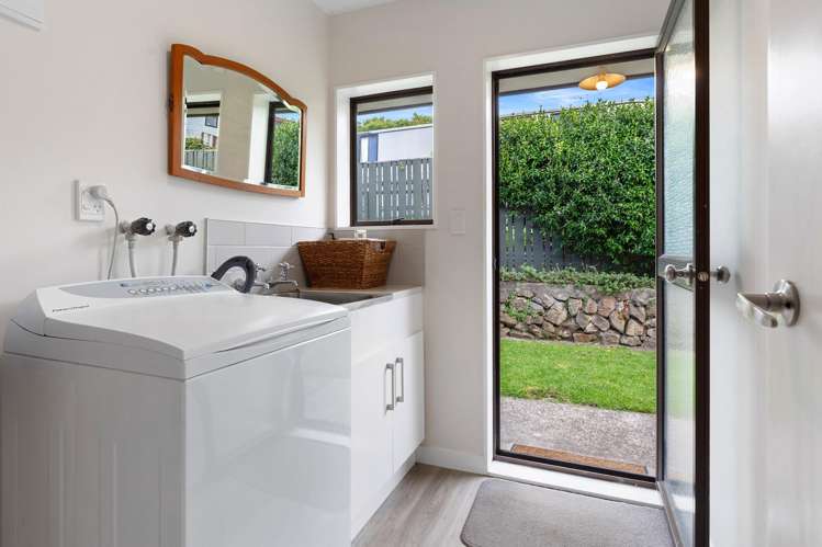 8 Lochinvar Place Hairini_11