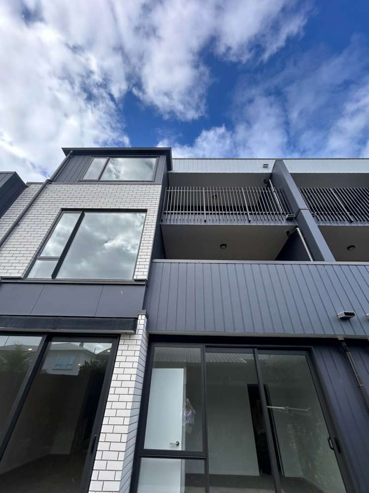 2/16 Treasure Lane Te Atatu South_10