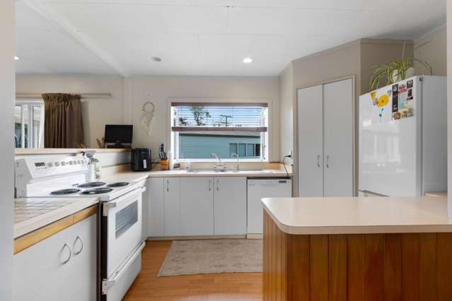 98 Oxford Road Okato_2