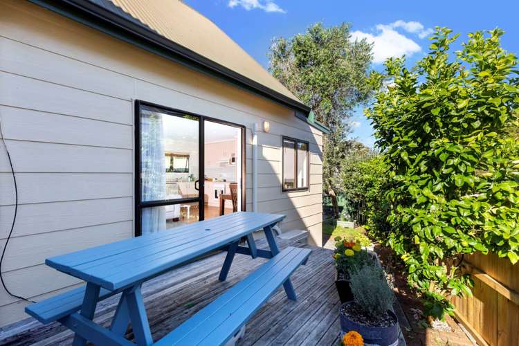 6 Orinda Close Botany Downs_12