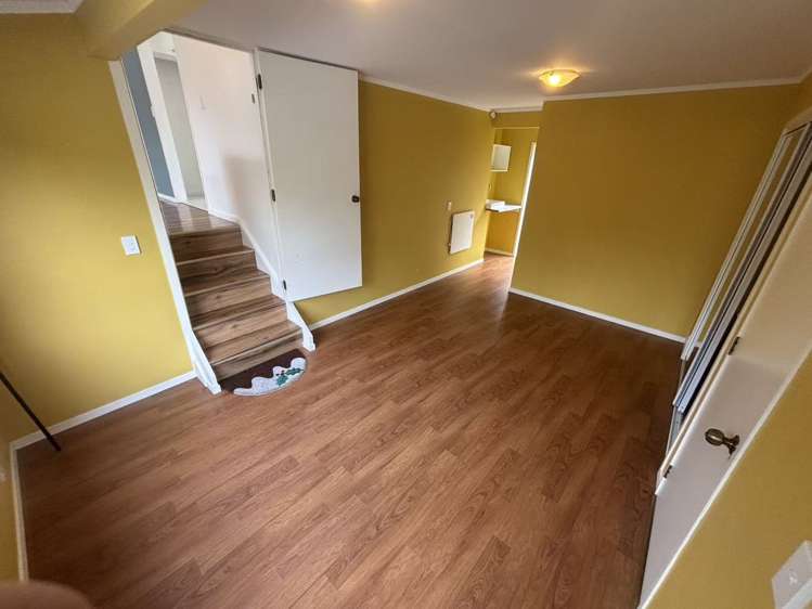 9 Greenvalley Rise Glenfield_19