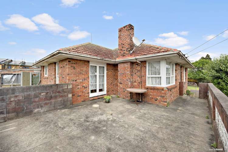 8 Wroughton Crescent Otara_6