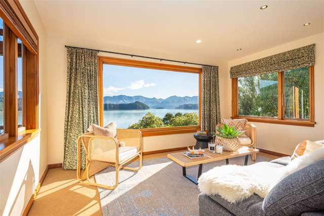 8 Ngaio Lane Charteris Bay_2