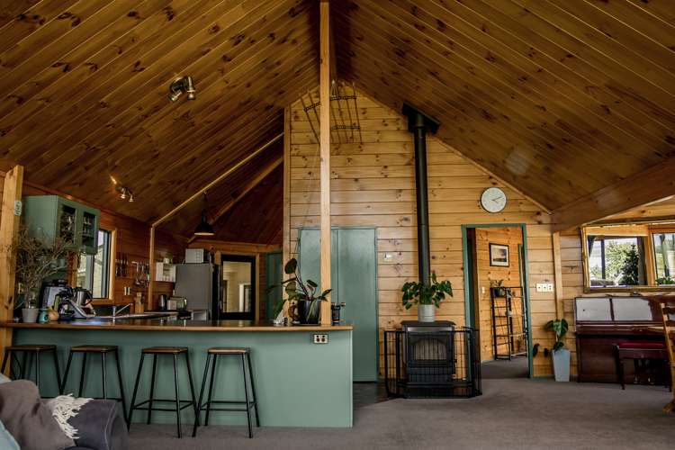 426 North Road Chatham Island_3