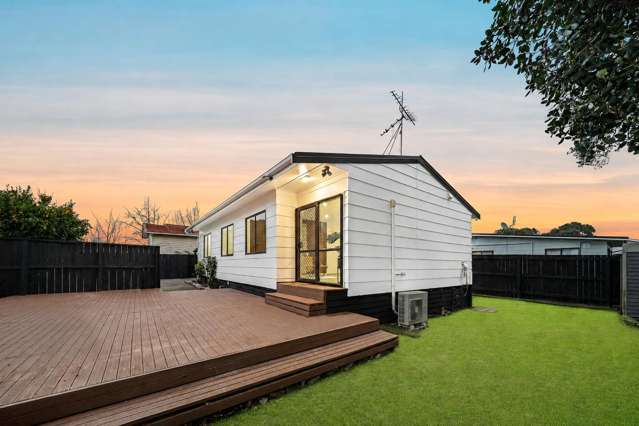 Stylishly Renovated Family Home!!