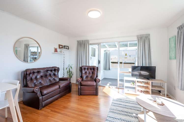 2/4 Challies Way Richmond_11