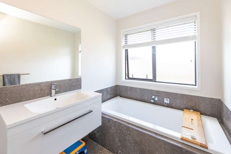 4 Robert Duncan Road Belfast_13