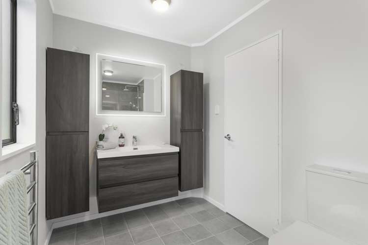 2/24 Leven Lane Totara Heights_12