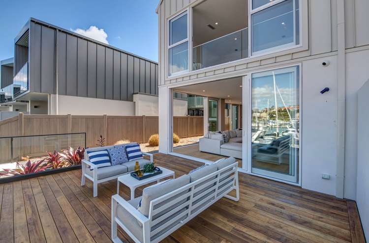 575B Laurie Southwick Parade Gulf Harbour_19