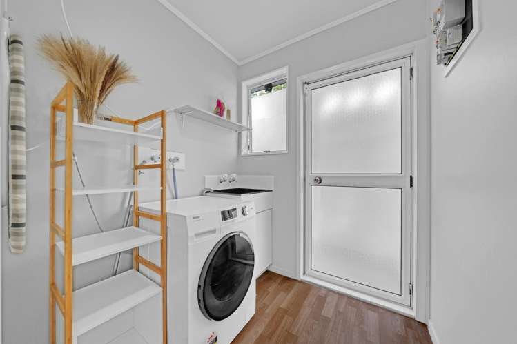 2/10 Norrie Smith Avenue Flat Bush_9