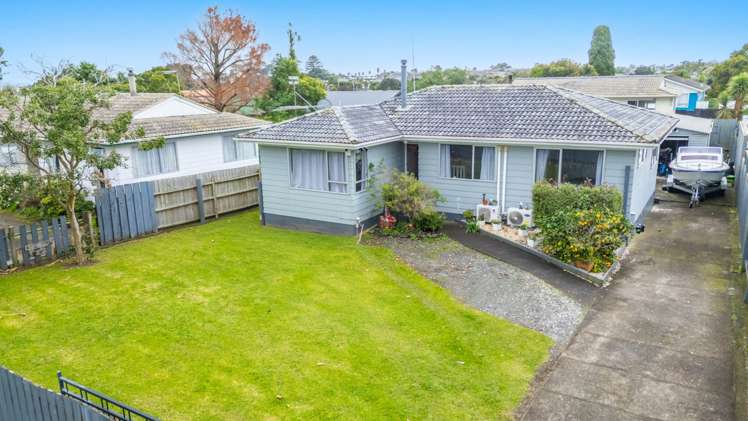 17 Gibbons Road Weymouth_18