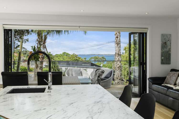 2/92 Churchill Road Murrays Bay_18