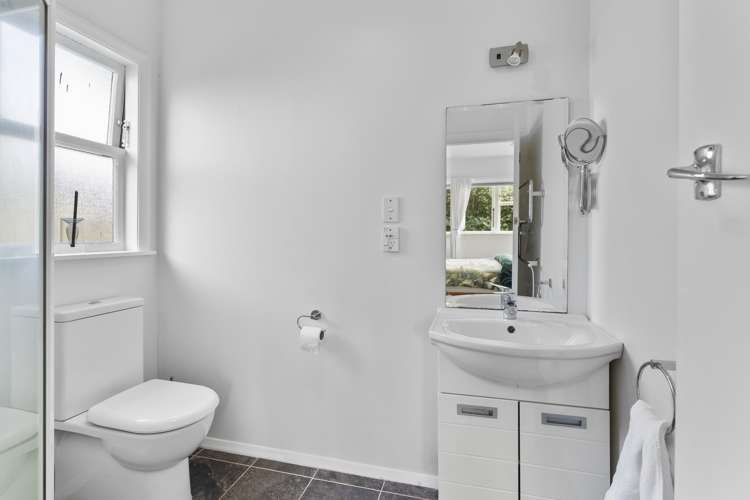 1 Goldsborough Avenue Raumati Beach_13