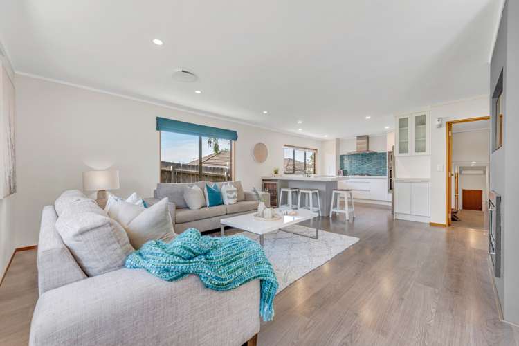 54 Channing Crescent Botany Downs_5