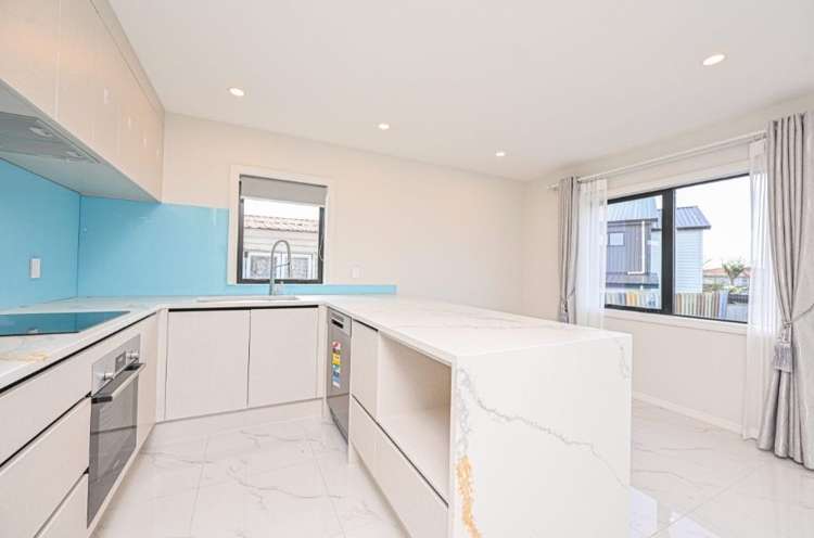 2/25 Mcleod Road Weymouth_2