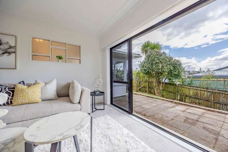 1/221 Wairau Road Totara Vale_6